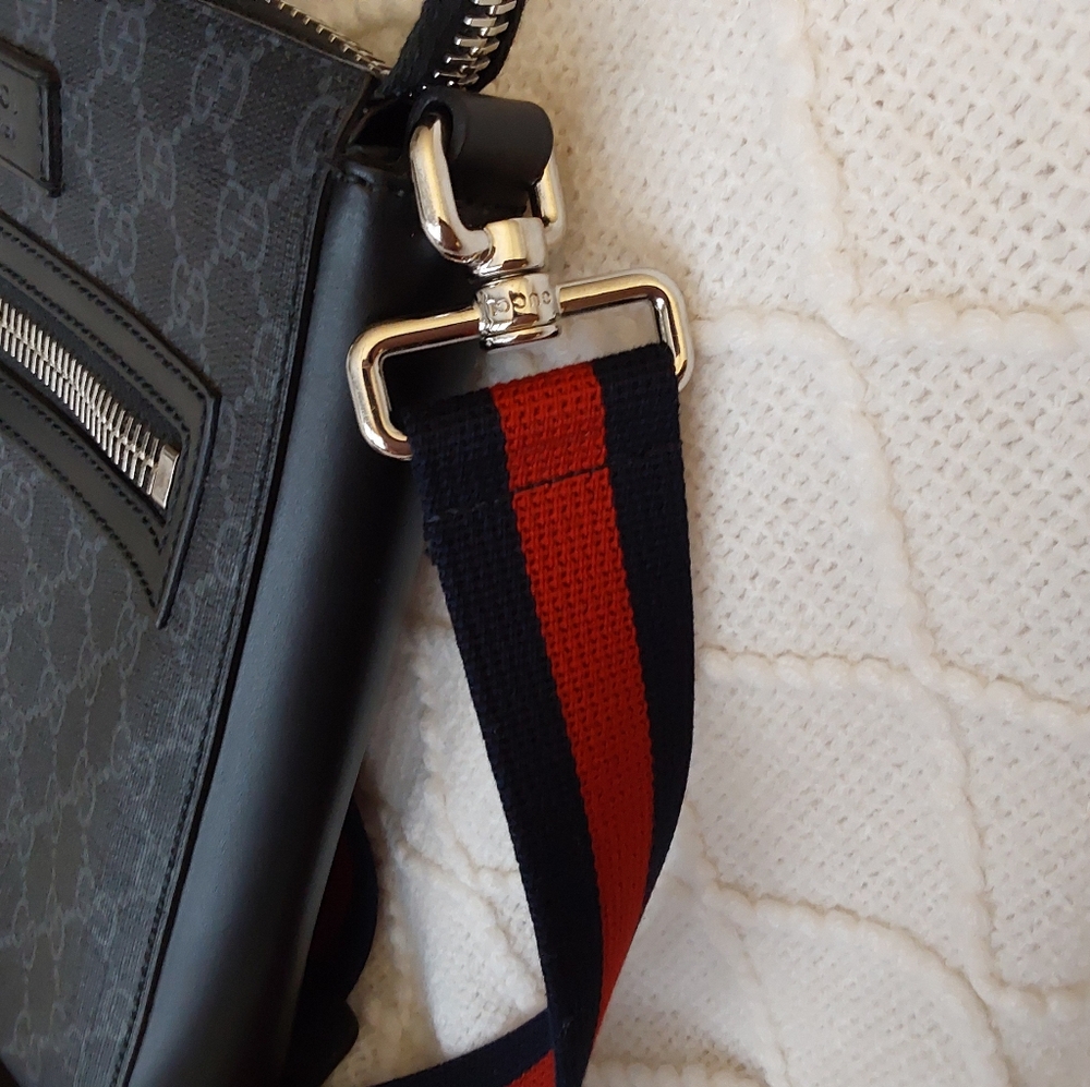 GUCCI GG MENS MESSANGER BAG - Picture 8 of 15